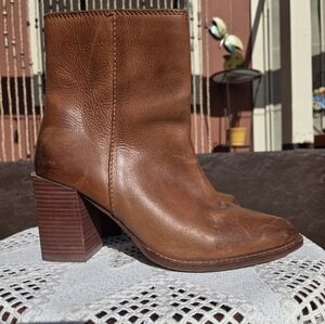 DibaTrue Brown Leather Ankle Boots Size 9